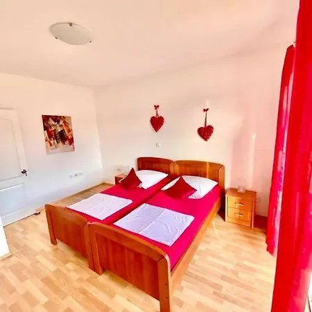 Апартаменты Neda Подстрана