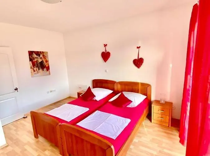 Апартаменты Neda Подстрана