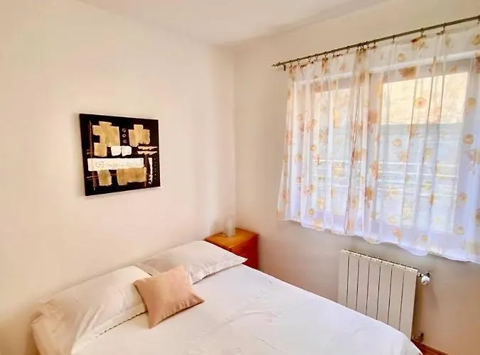 Апартаменты Neda Подстрана